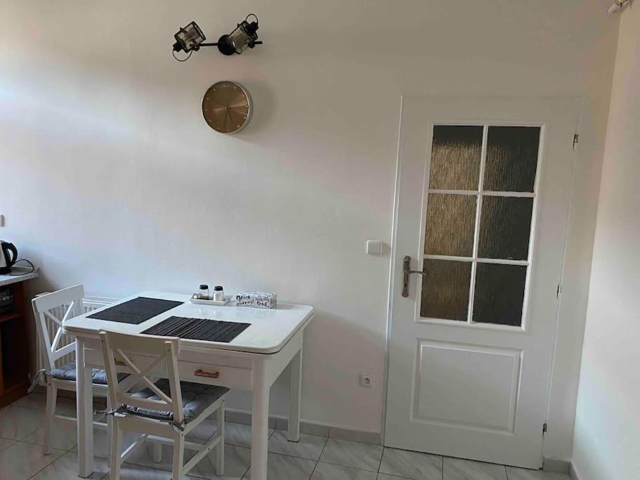 B12 - Bohdanecska 12 Apartment Пардубице Екстериор снимка